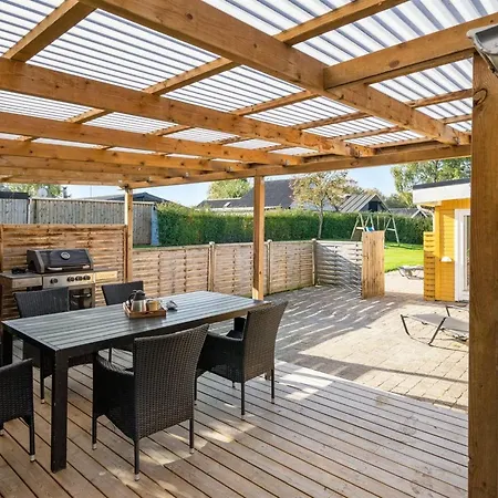 Nane - 80m From The Sea By Interhome